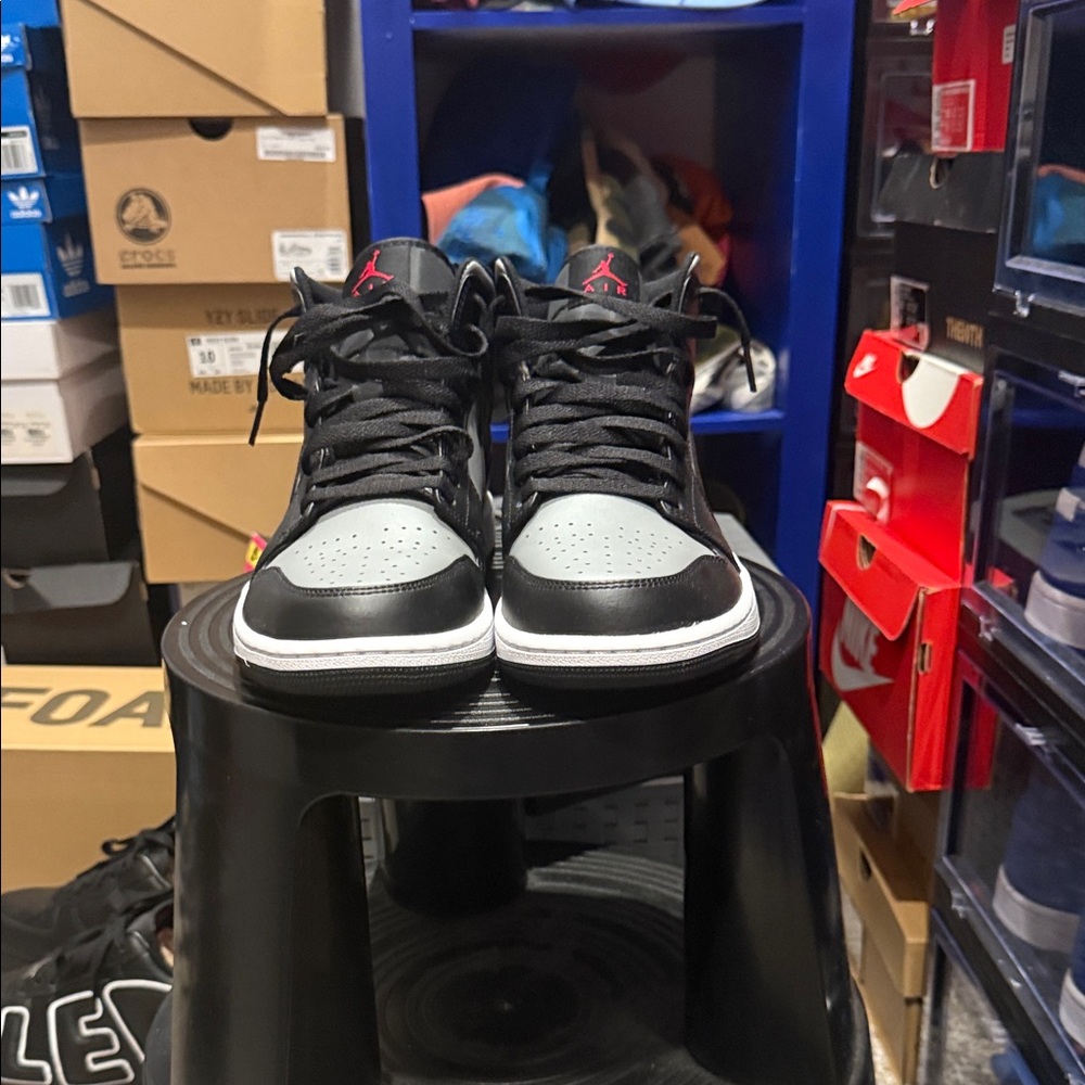 Jordan Men's Black and Gray Sneakers